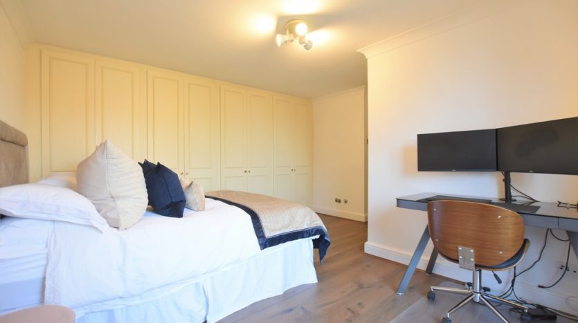 1 Bedroom Apartment For Sale in Cumberland Mills Square, Isle of Dogs, E14 