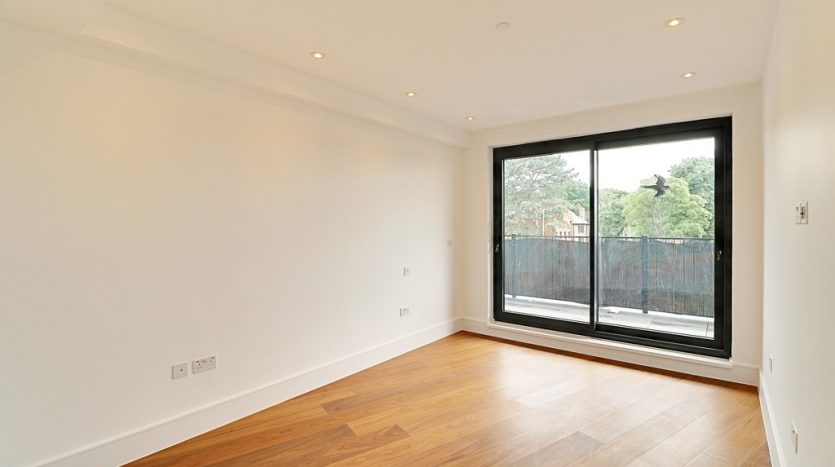 2 Bedroom Apartment To Rent in High Road, Chigwell, IG7 