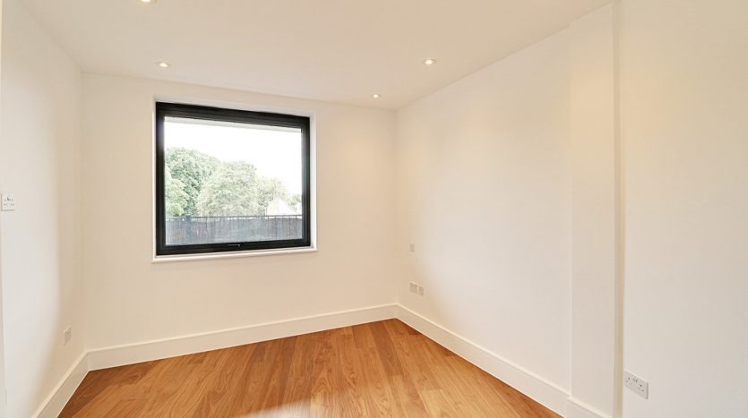 2 Bedroom Apartment To Rent in High Road, Chigwell, IG7 