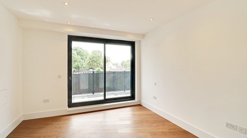 2 Bedroom Apartment To Rent in High Road, Chigwell, IG7 