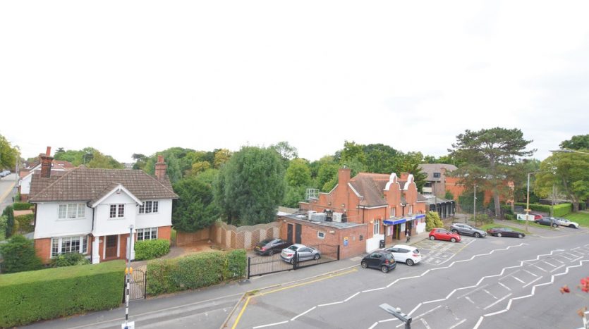 1 Bedroom Apartment To Rent in High Road, Chigwell, IG7 