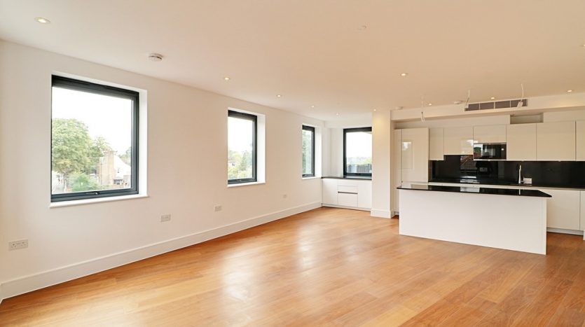 2 Bedroom Apartment To Rent in High Road, Chigwell, IG7 