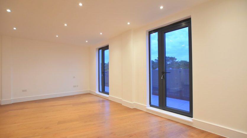 3 Bedroom Apartment To Rent in High Road, Chigwell, IG7 