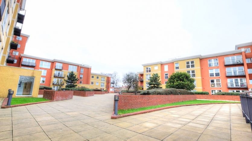 2 Bedroom Apartment To Rent in Monarch Way, Ilford, IG2 