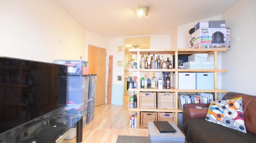 1 Bedroom Flat To Rent in High Street, Ilford, IG6 