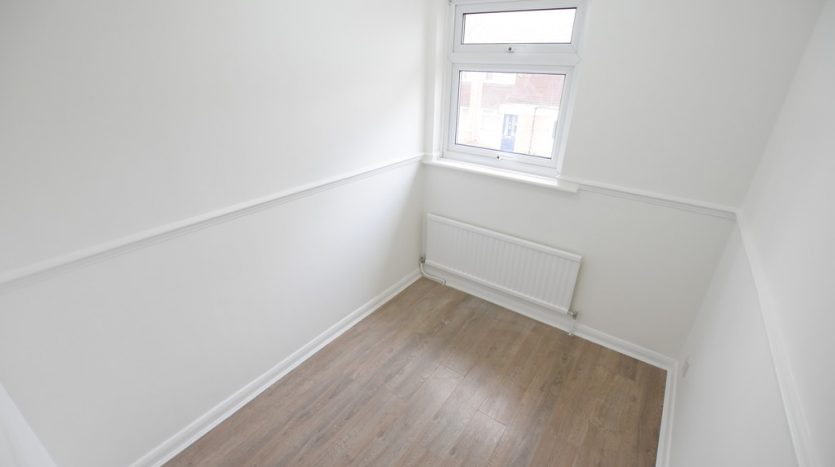 3 Bedroom Mid Terraced House To Rent in Lake Road, Chadwell Heath, RM6 