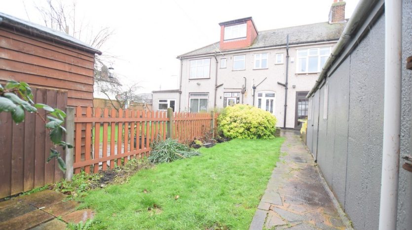 3 Bedroom Mid Terraced House To Rent in Craven Gardens, Barkingside, IG6 