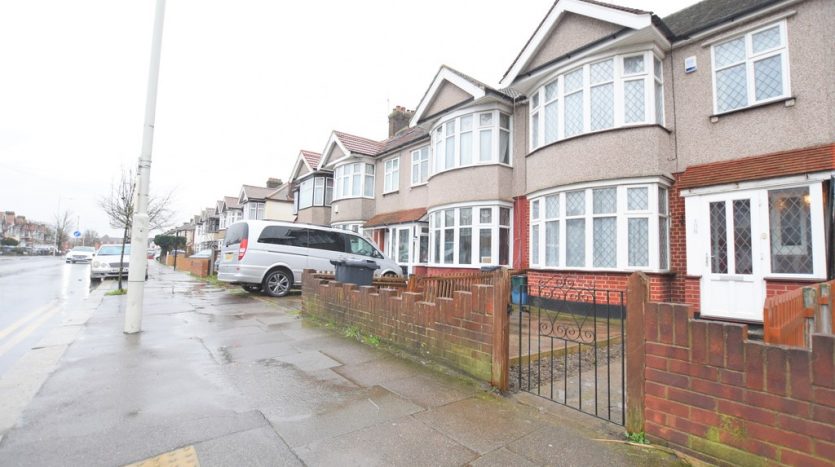 3 Bedroom Mid Terraced House To Rent in Craven Gardens, Barkingside, IG6 