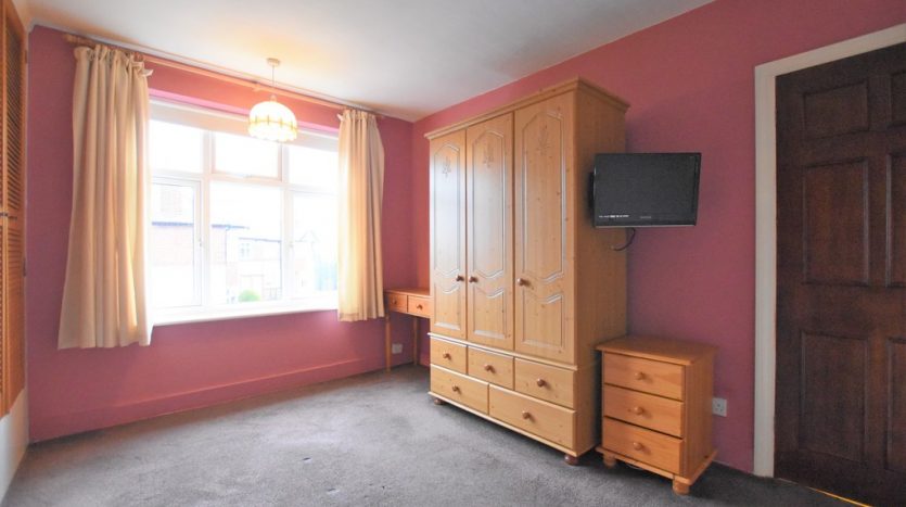 3 Bedroom Mid Terraced House To Rent in Craven Gardens, Barkingside, IG6 