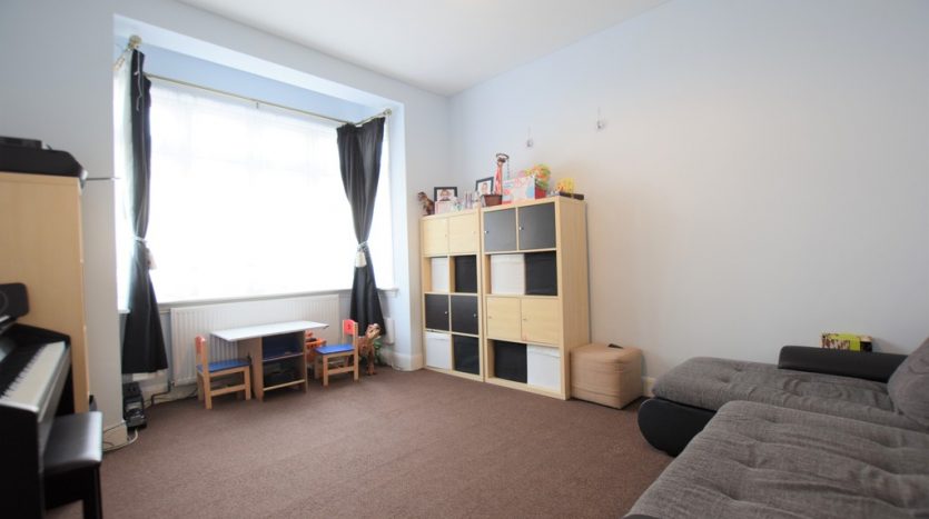 3 Bedroom End Terraced House To Rent in Kingston Road, Ilford, IG1 