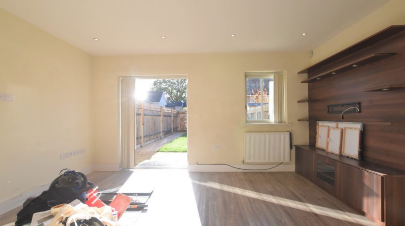 3 Bedroom Mid Terraced House For Sale in Tanners Lane, Essex, IG6 