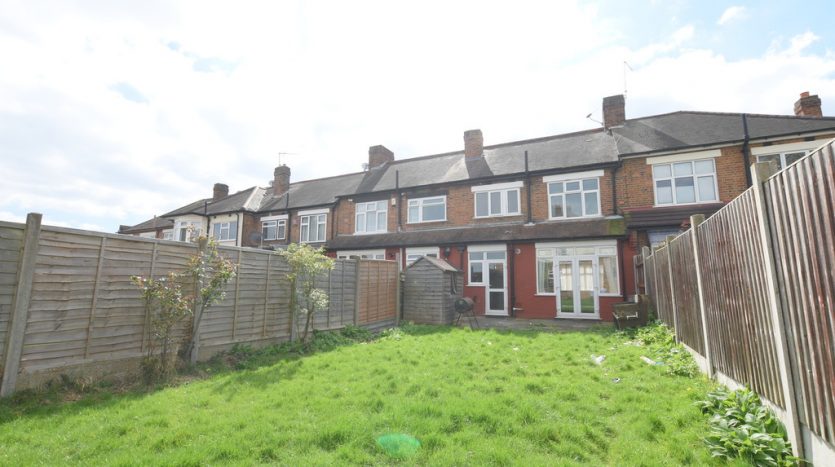 3 Bedroom Mid Terraced House To Rent in Otley Drive, Ilford, IG2 