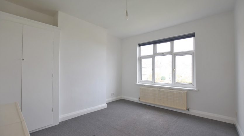 3 Bedroom Mid Terraced House To Rent in Otley Drive, Ilford, IG2 