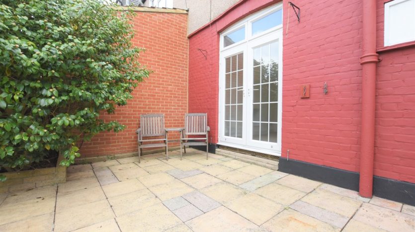 3 Bedroom Mid Terraced House To Rent in Downshall Avenue, Ilford, IG3 