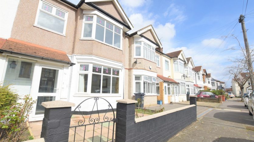 3 Bedroom Mid Terraced House To Rent in Downshall Avenue, Ilford, IG3 