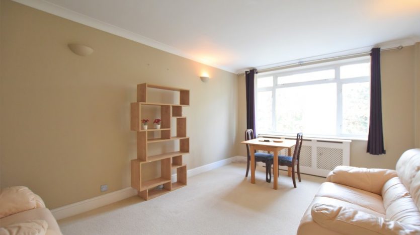 2 Bedroom Maisonette To Rent in Bush Close, Barkingside, IG2 