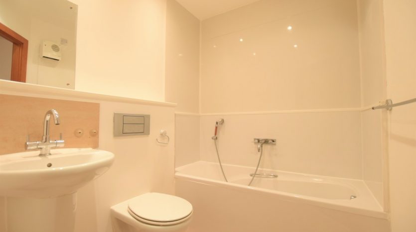 2 Bedroom Flat To Rent in Kendal, Purfleet, RM19