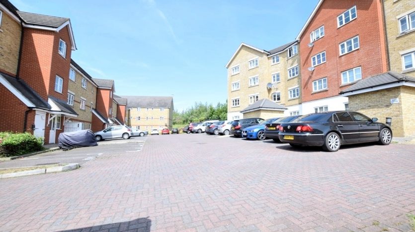 2 Bedroom Flat To Rent in Kendal, Purfleet, RM19