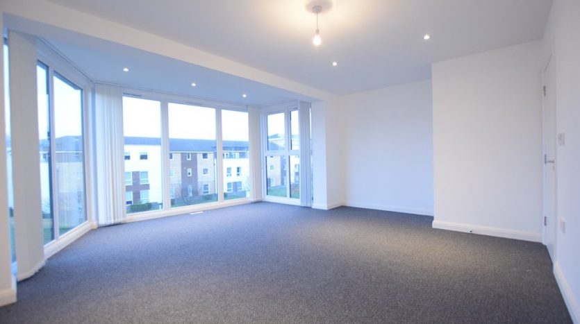 2 Bedroom Penthouse To Rent in Hatch Lane, London, E4 6