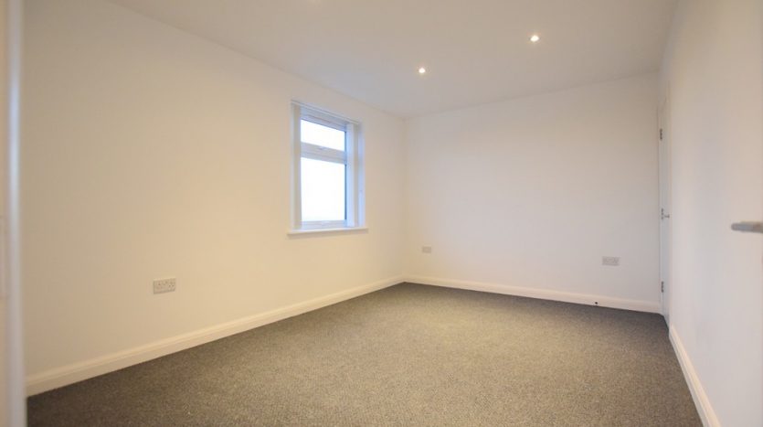 2 Bedroom Penthouse To Rent in Hatch Lane, London, E4 6