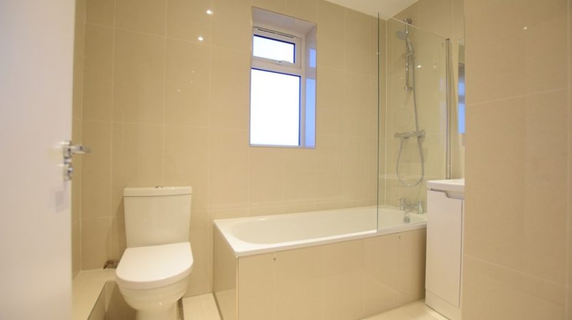 2 Bedroom Penthouse To Rent in Hatch Lane, London, E4 6