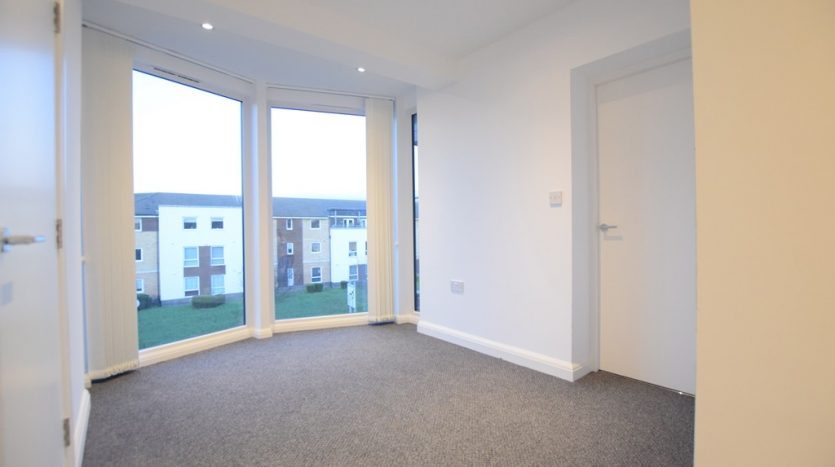 2 Bedroom Penthouse To Rent in Hatch Lane, London, E4 6