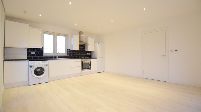 2 Bedroom Penthouse To Rent in Hatch Lane, London, E4 6