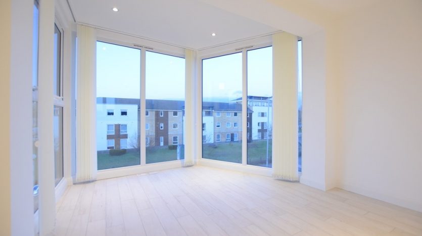 2 Bedroom Penthouse To Rent in Hatch Lane, London, E4 6