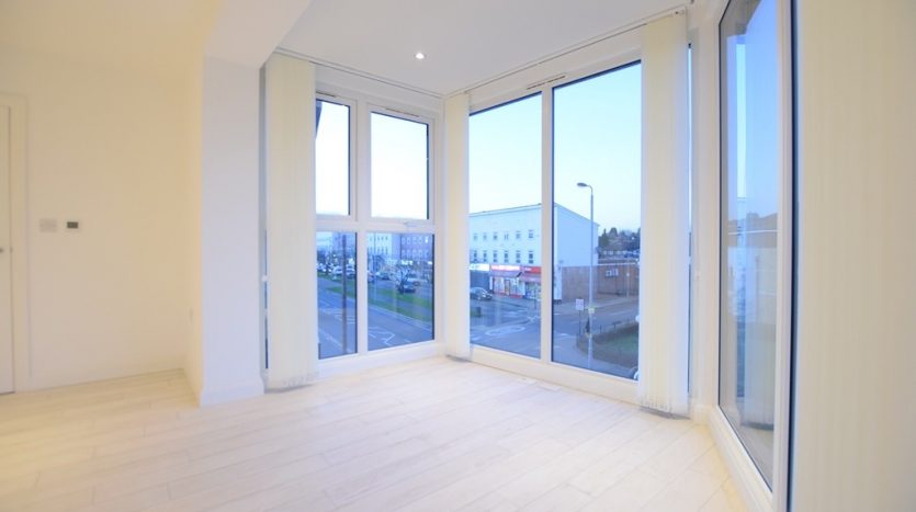 2 Bedroom Penthouse To Rent in Hatch Lane, London, E4 6