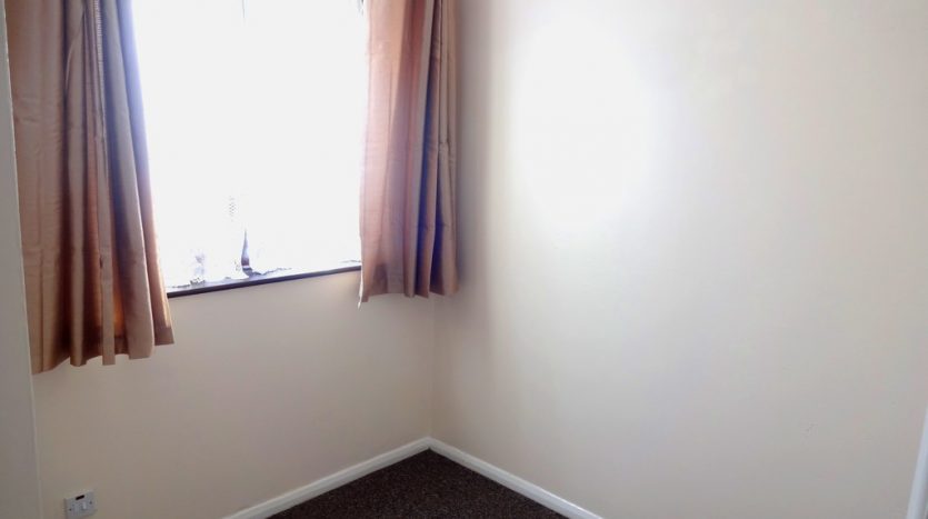 2 Bedroom End Terraced House To Rent in Grove Road, Essex, RM6 