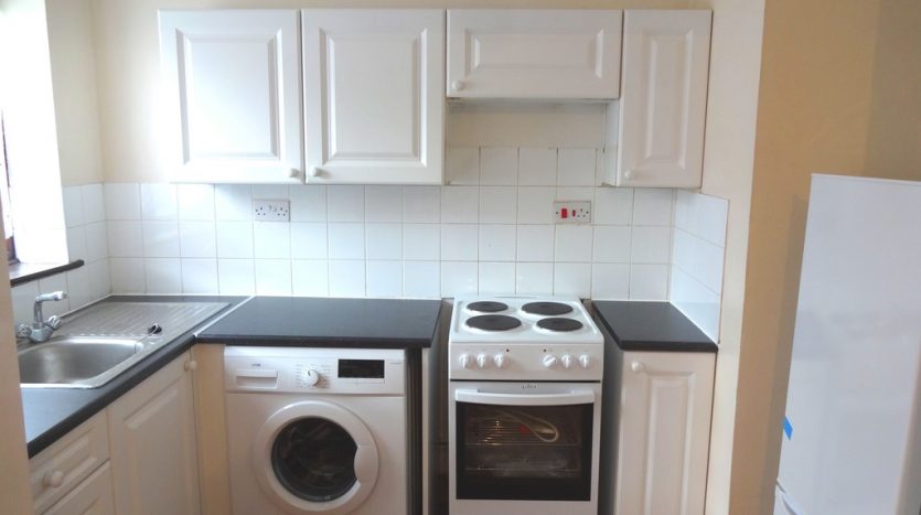 2 Bedroom End Terraced House To Rent in Grove Road, Essex, RM6 