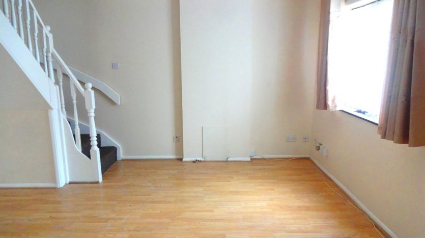 2 Bedroom End Terraced House To Rent in Grove Road, Essex, RM6 