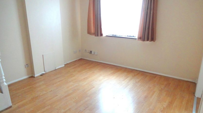 2 Bedroom End Terraced House To Rent in Grove Road, Essex, RM6 