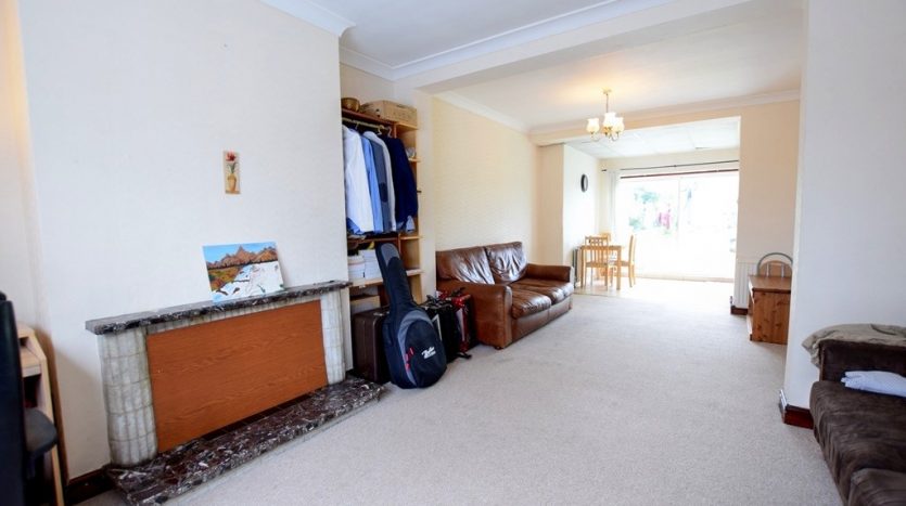 3 Bedroom Mid Terraced House For Sale in Leyswood Drive, Ilford, IG2 