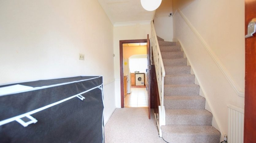 3 Bedroom Mid Terraced House For Sale in Leyswood Drive, Ilford, IG2 