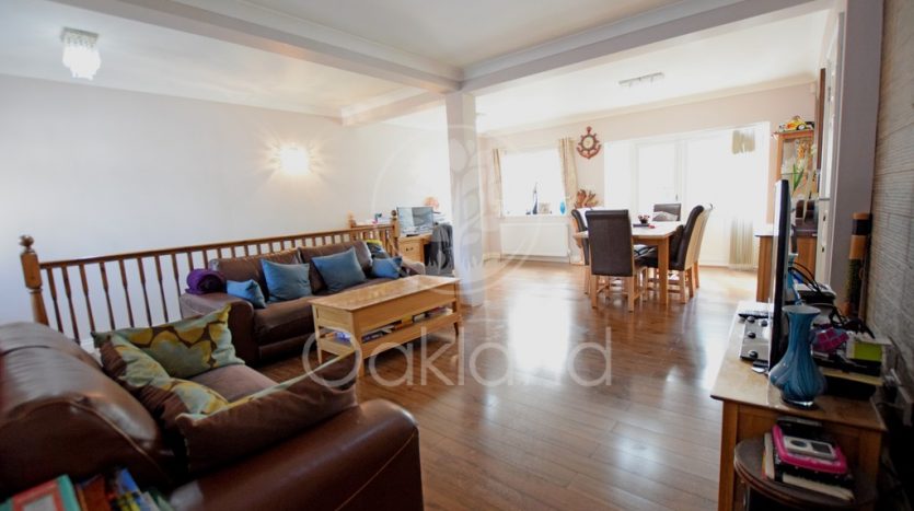 5 Bedroom Detached Bungalow To Rent in Eastern Avenue, Essex, IG2 