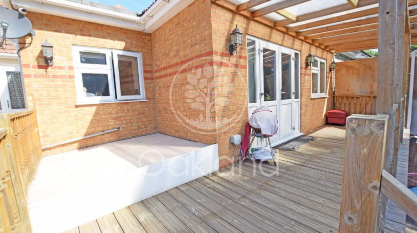 5 Bedroom Detached Bungalow To Rent in Eastern Avenue, Essex, IG2 