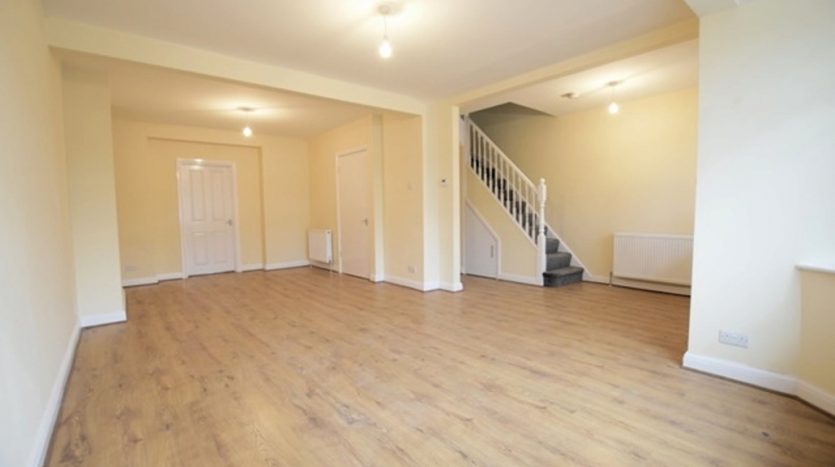 3 Bedroom Mid Terraced House To Rent in Eastern Avenue, Essex, IG2 