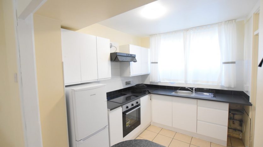1 Bedroom Flat To Rent in Romford Road, Manor Park, E12 