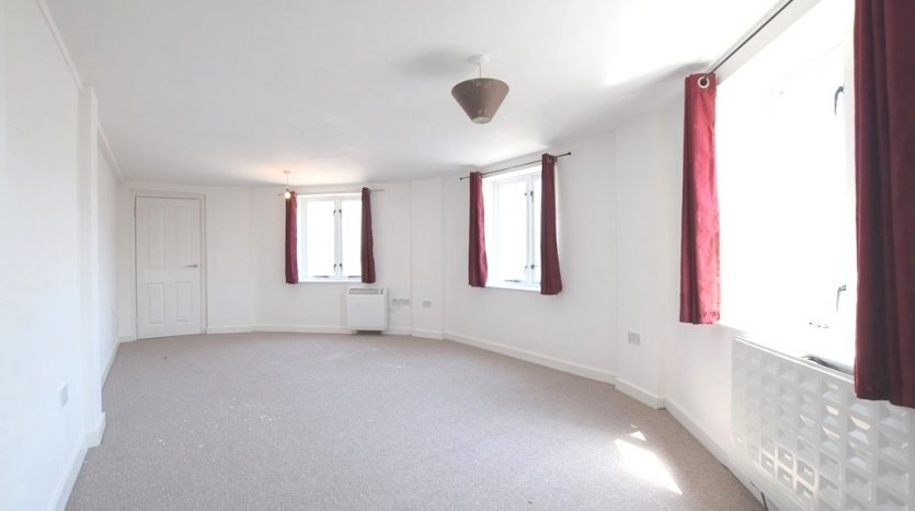 1 Bedroom Studio To Rent in South Street, Romford, RM1 