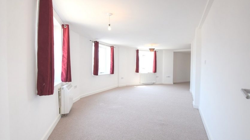 1 Bedroom Studio To Rent in South Street, Romford, RM1 