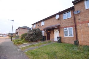 2 bedroom Houses to rent in Woodman Path Hainault
