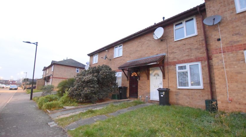 2 Bedroom Mid Terraced House To Rent in Woodman Path, Hainault , IG6 