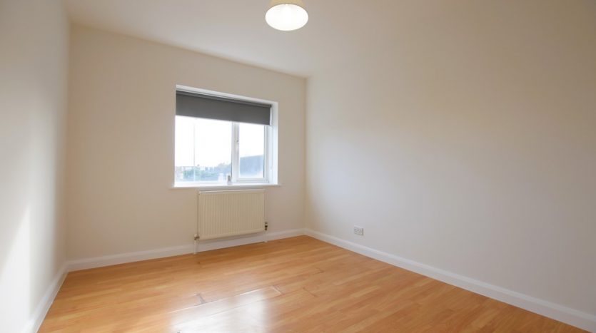 1 Bedroom Flat To Rent in Eastern Avenue, Ilford, IG2 