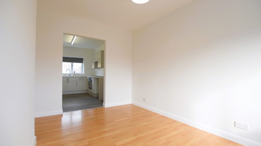 1 Bedroom Flat To Rent in Eastern Avenue, Ilford, IG2 