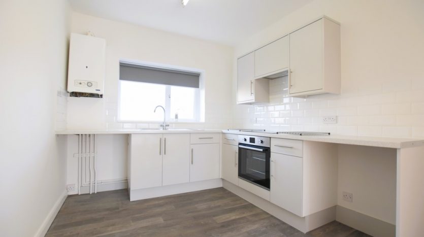 1 Bedroom Flat To Rent in Eastern Avenue, Ilford, IG2 