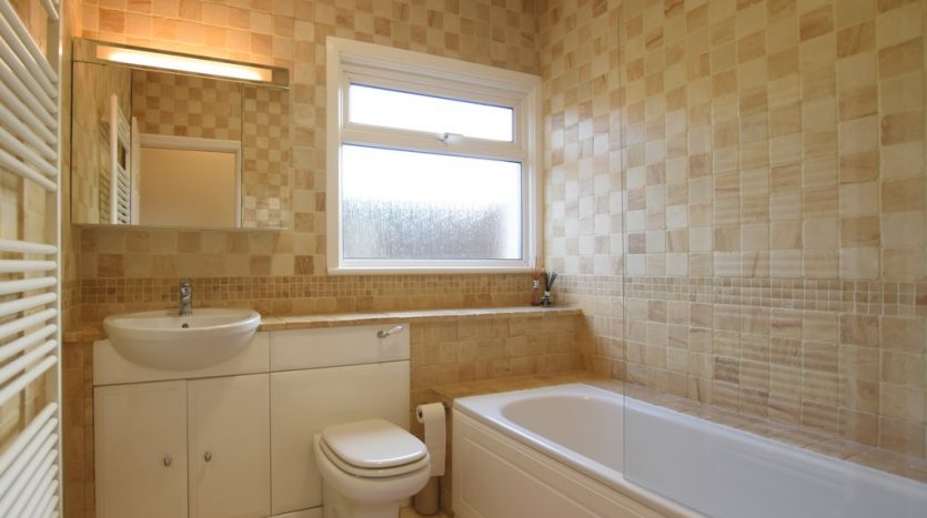 2 Bedroom Detached Bungalow To Rent in Newbury Road, Ilford, IG2 