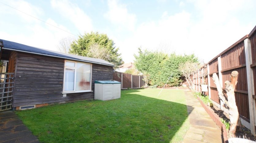 2 Bedroom Detached Bungalow To Rent in Newbury Road, Ilford, IG2 