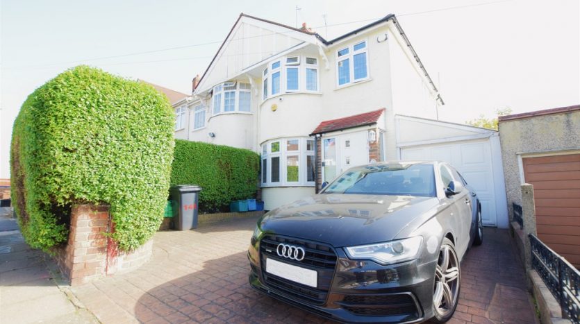 3 Bedroom End Terraced House For Sale in Rushden Gardens, Barkingside, IG5 