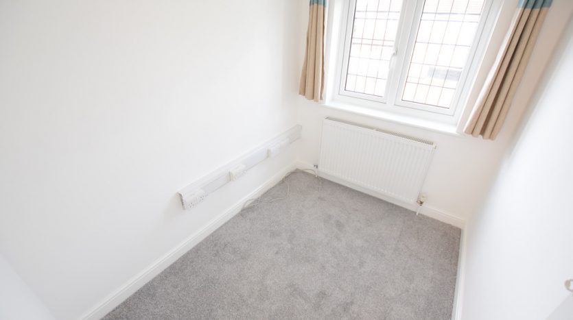 3 Bedroom End Terraced House For Sale in Rushden Gardens, Barkingside, IG5 